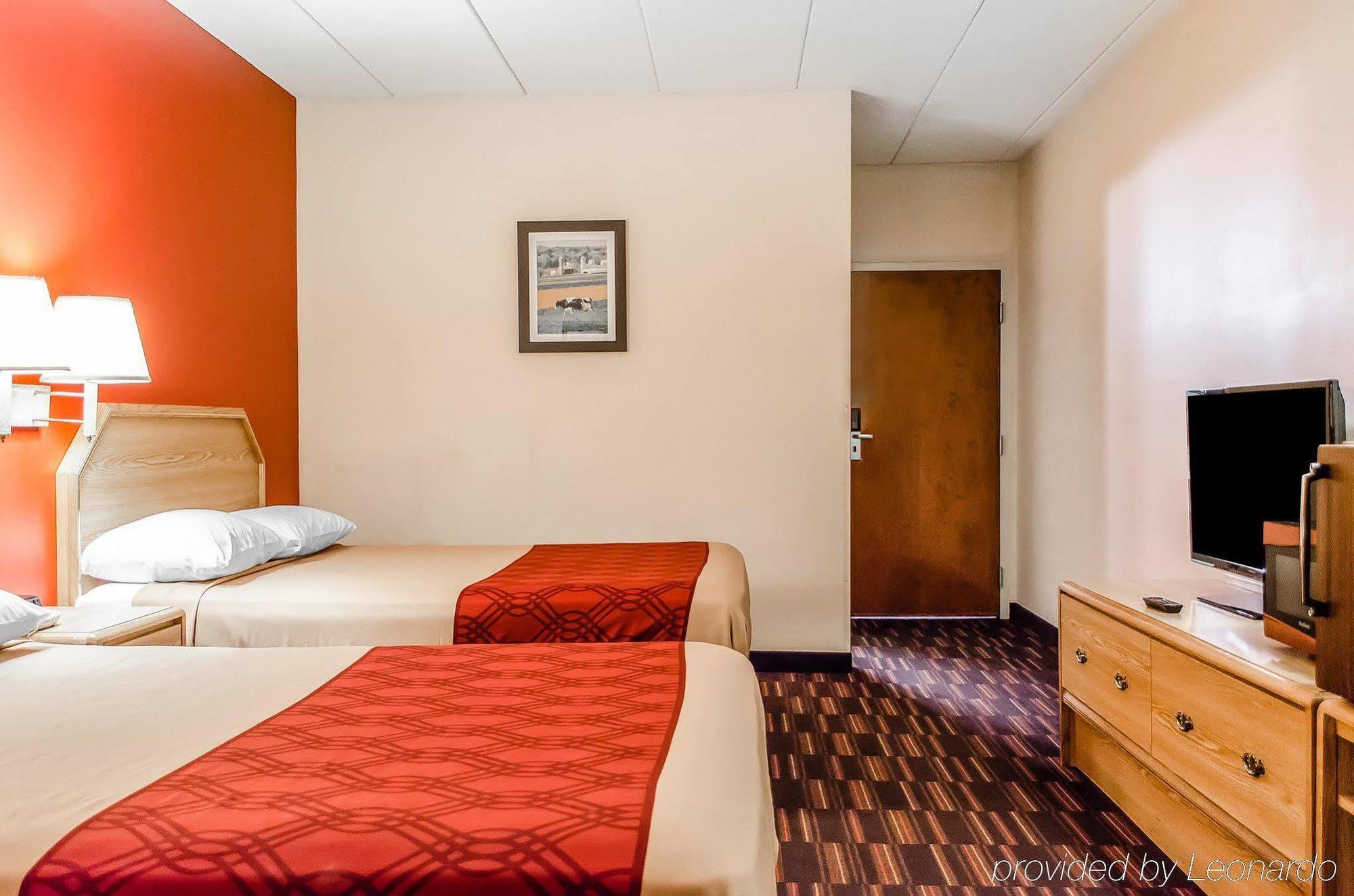 Econo Amish Country Lodge *